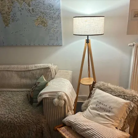 Maison 2 Chambres Face Au Chateau بيت للعطل *